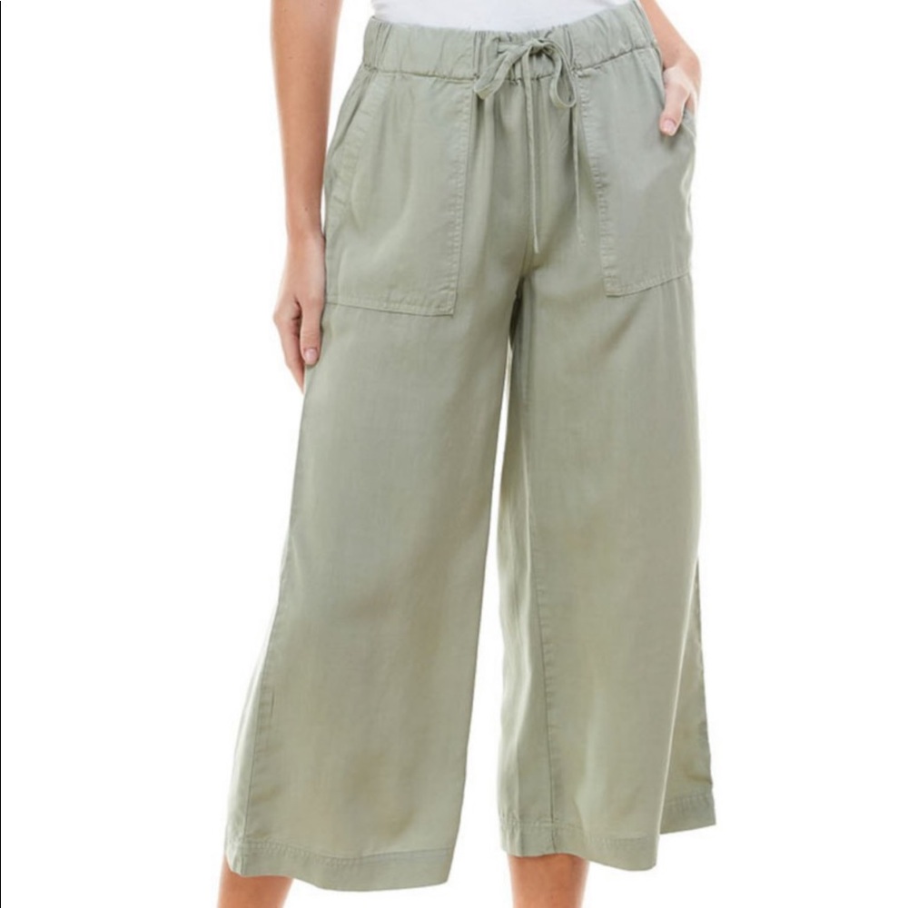 NWT | Wide Leg Crop Pants | Women’s M | Green
